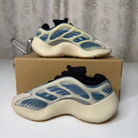 NWT Adidas Yeezy 700 V3 Kyanite Sneakers - Picture 14 of 15